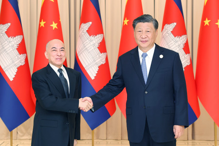 习近平就柬埔寨独立70周年向西哈莫尼国王致贺电